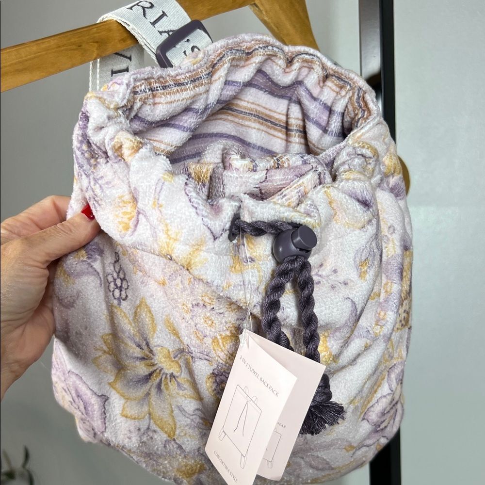Victoria Secret 2-in-1 Floral Towel Backpack - Picture 9 of 9
